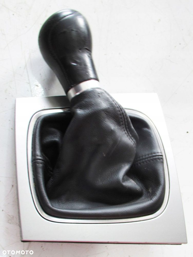 AUDI A3 8P SPORTBACK LIFT RAMKA MIESZEK GAŁKA ZMIANY BIEGÓW 8P0864261AE - 1