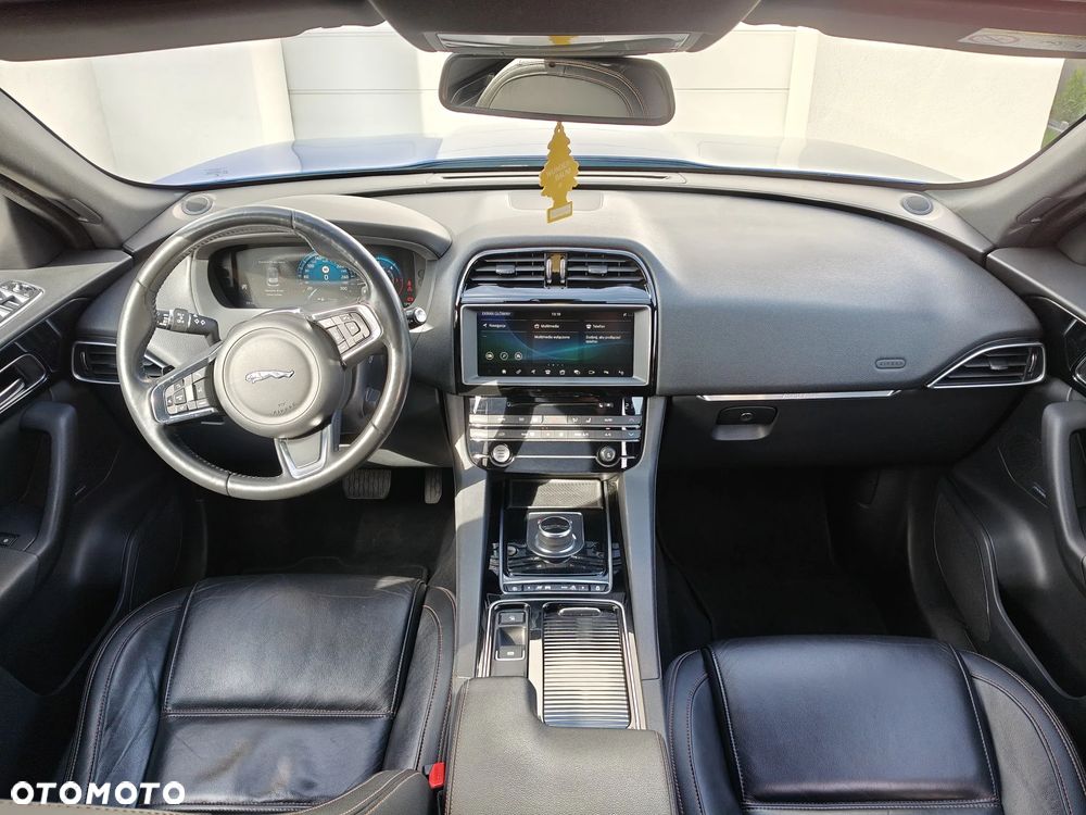 Jaguar F-Pace - 27