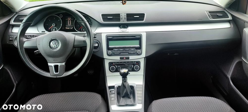 Volkswagen Passat 1.6 TDI DPF BlueMot Trendline - 9