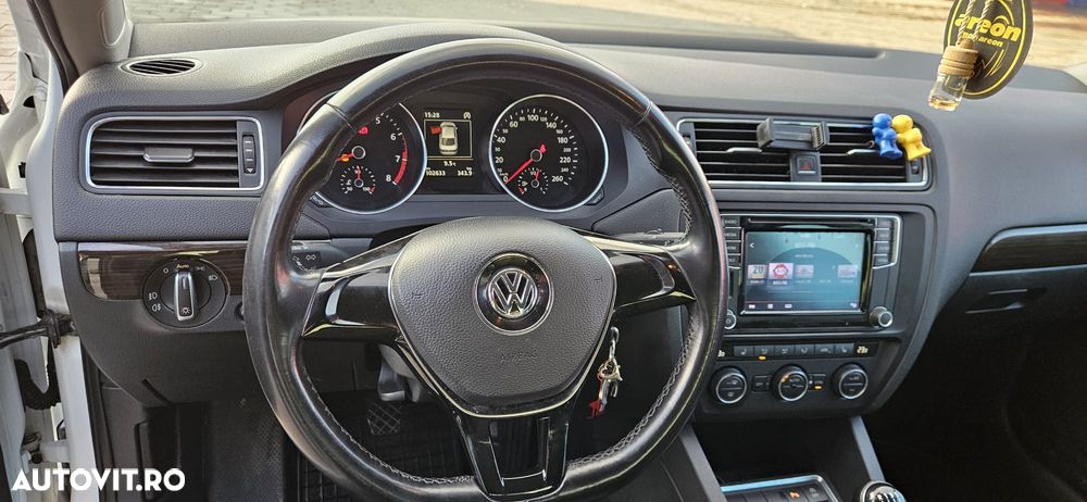 Volkswagen Jetta 1.2 TSI Comfortline - 4