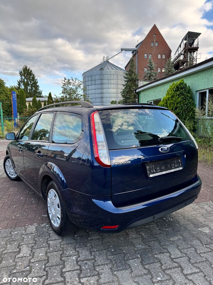 Ford Focus 1.6 Trend + - 2