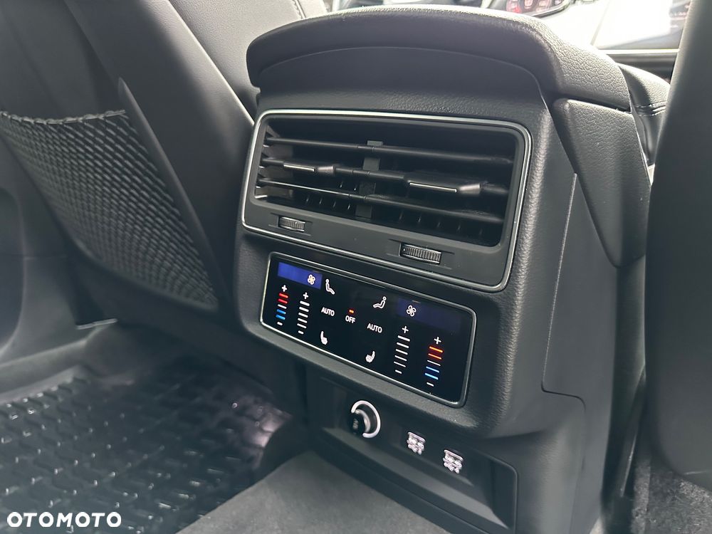 Audi Q8 55 TFSI quattro tiptronic - 11