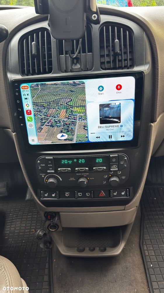 Chrysler Town & Country - 5