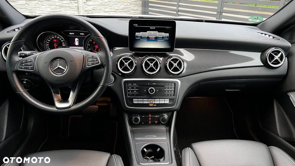 Mercedes-Benz GLA 200 7G-DCT AMG Line - 22