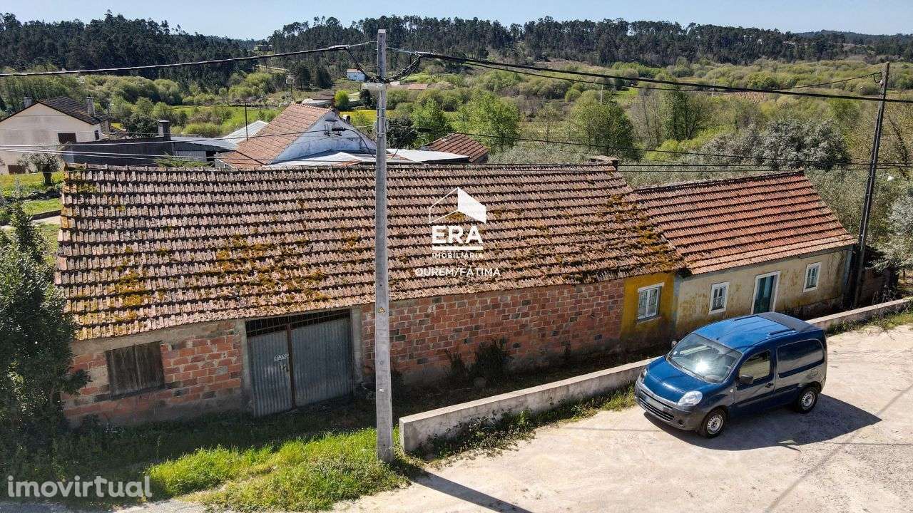 Moradia Rústica T3 localizada em Casal dos Bernardos, Ourém - Grande imagem: 2/34