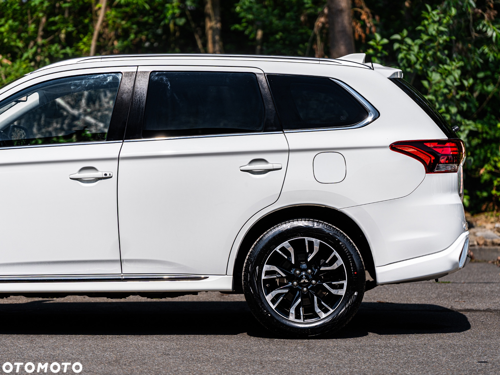 Mitsubishi Outlander 2.0 4WD Plug-In Hybrid Plus - 8