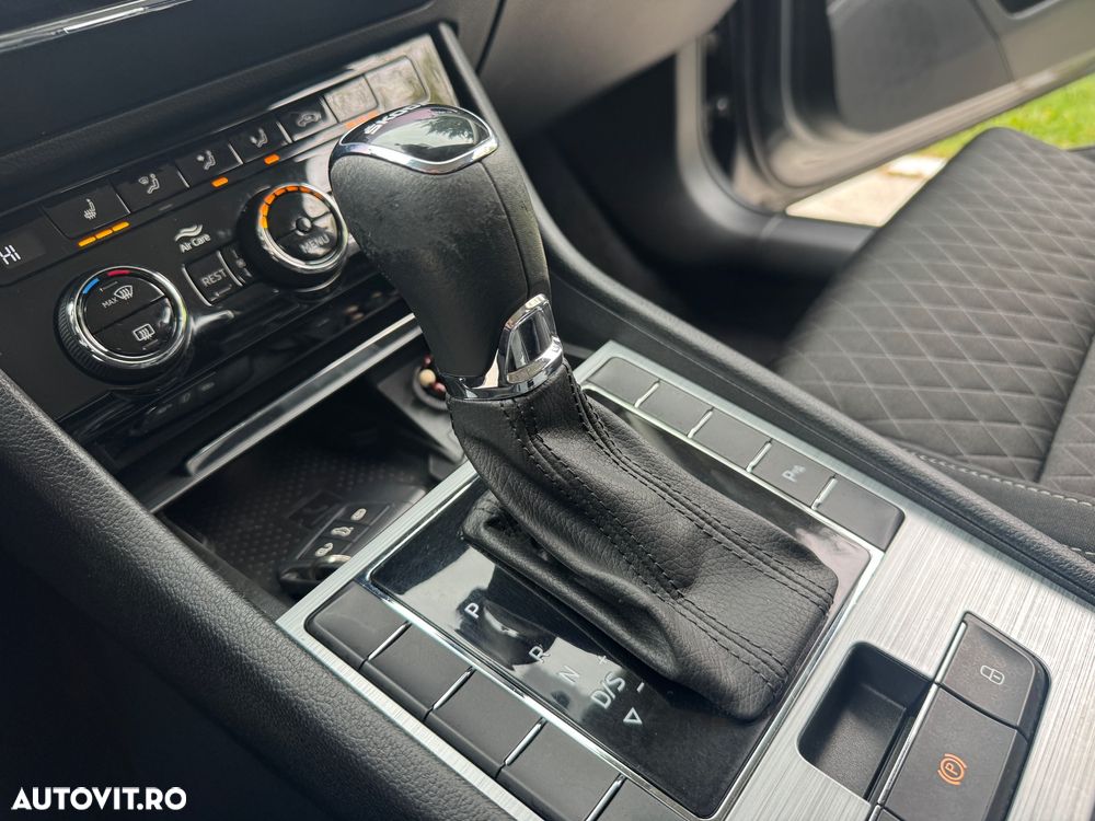 Skoda Superb 2.0 TDI DSG Premium Edition - 13