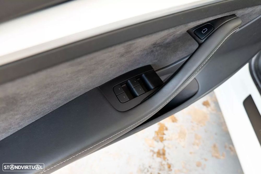 Tesla Model 3 - 14
