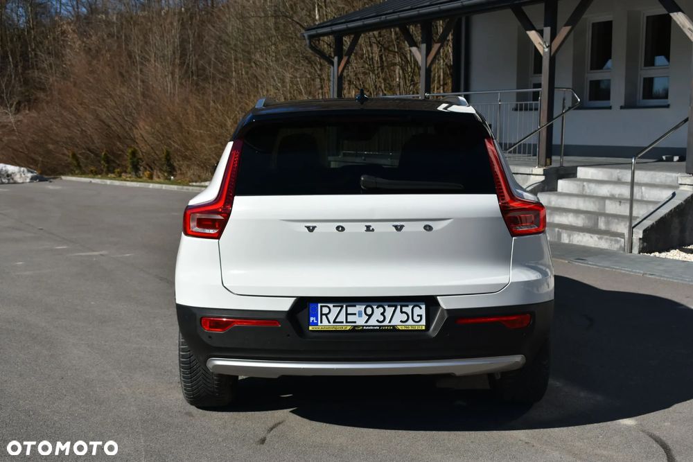 Volvo XC 40 D4 AWD Geartronic Momentum Pro - 8