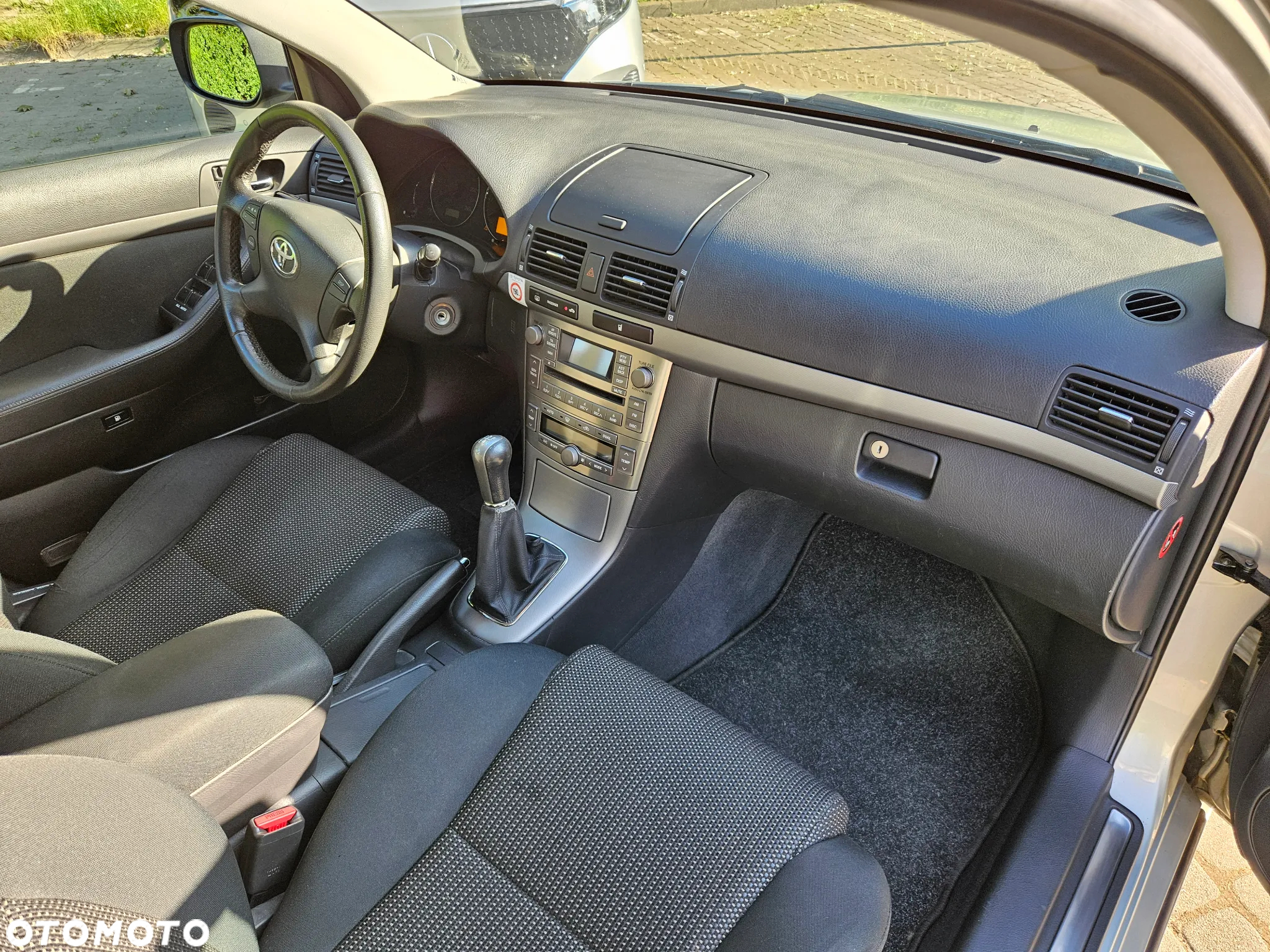 Toyota Avensis 1.8 VVT-i Combi Sol - 14