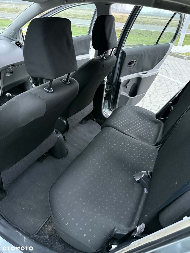 Toyota Yaris 1.3 - 16