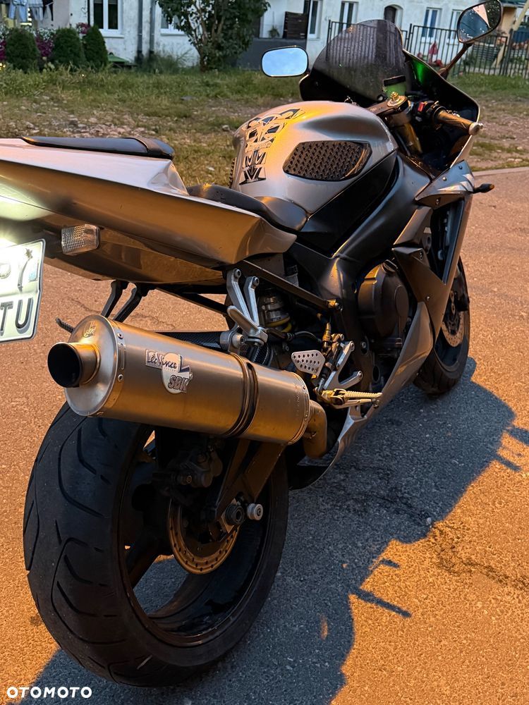Yamaha R1 - 9
