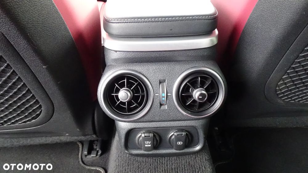 Kia Stinger - 26