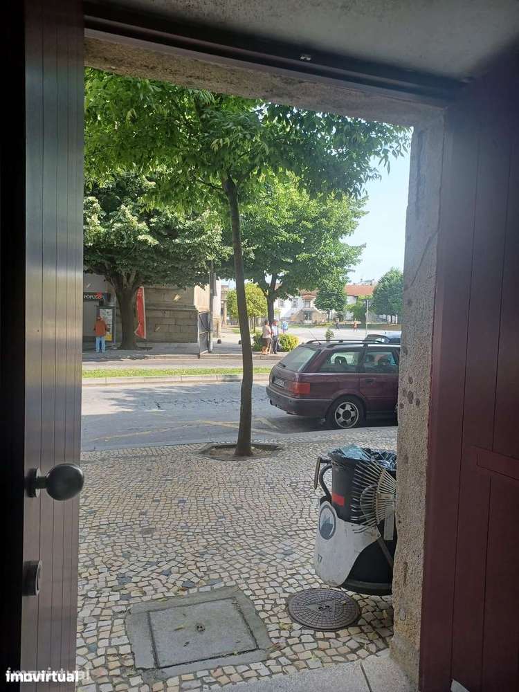 Loja para arrendar em pleno centro da cidade - Zona do Pópulo - 150 m2 - Grande imagem: 2/13