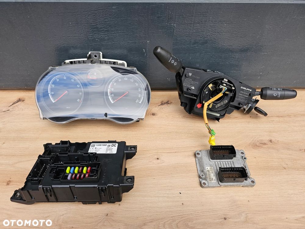 ZESTAW STARTOWY LICZNIK CIM STEROWNIK 55557932 STACYJKA SKRZYNKA OPEL CORSA D 1.0 B  Z10XEP 100% OK - 1