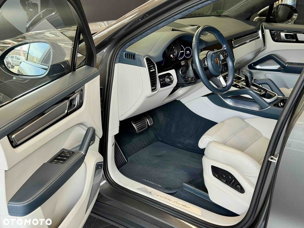 Porsche Cayenne Turbo - 14