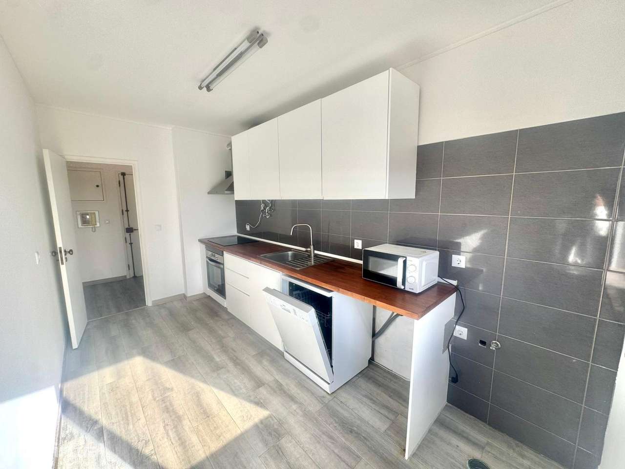 Apartamento T1 Totalmente Renovado em Massamá - Grande imagem: 2/9