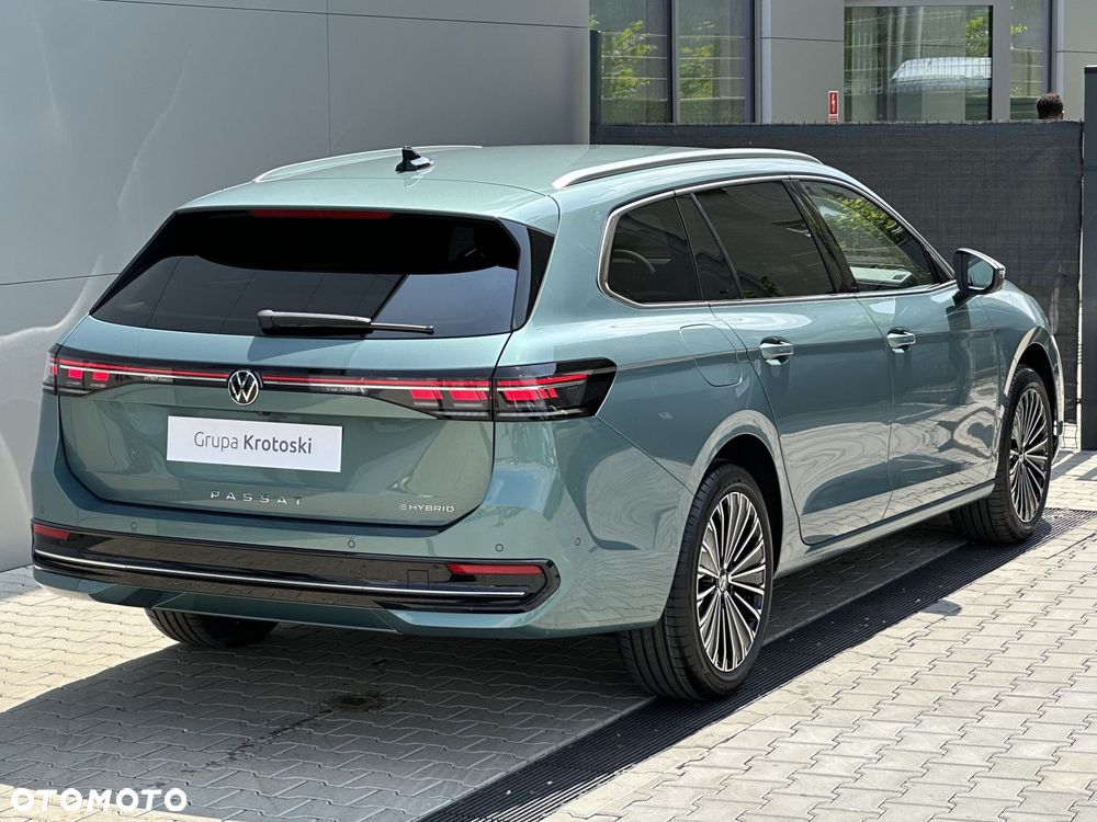 Volkswagen Passat - 4