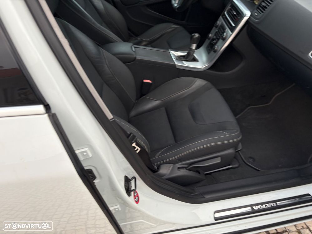 Volvo V60 1.6 D2 Drive R-Design Start/Stop - 23