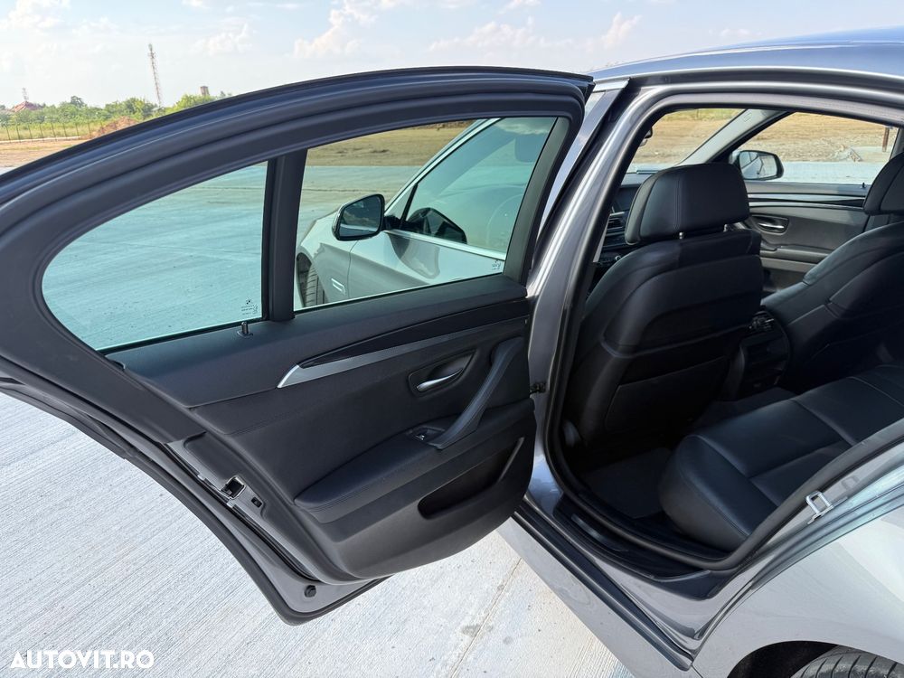 BMW Seria 5 525d xDrive AT - 9