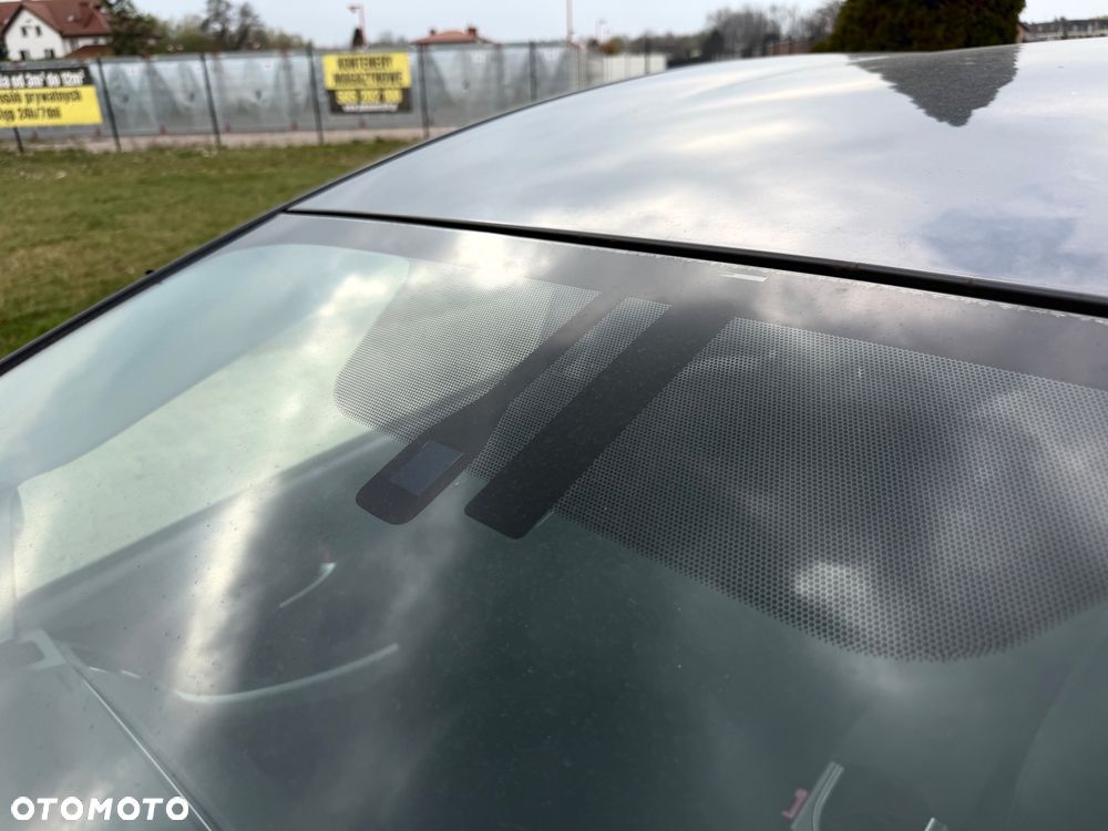 Toyota Prius 1.8 HSD Premium - 28