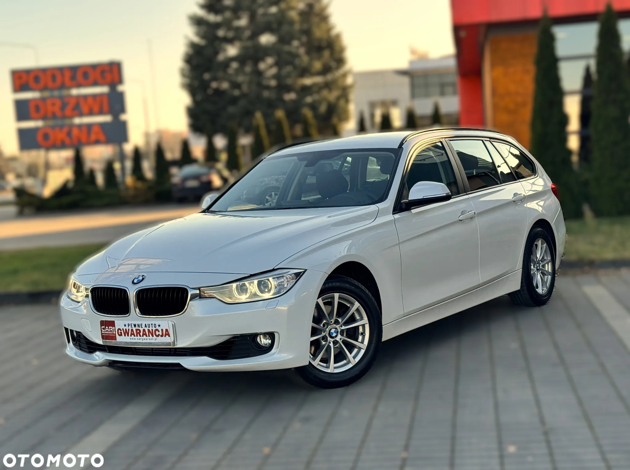 BMW Seria 3 320i Touring xDrive - 5