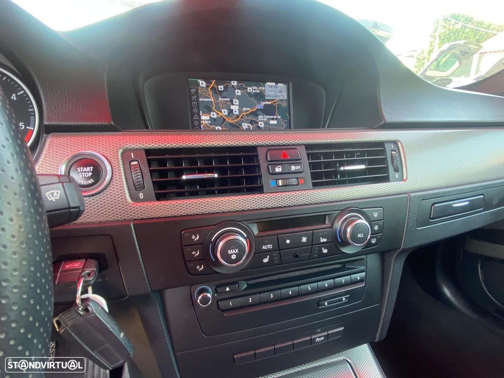 BMW 320 d Pack M - 12