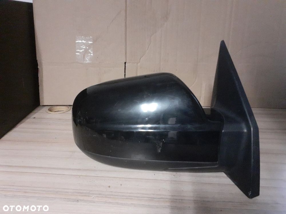 # LUSTETKO PRAWE HYUNDAI TUSCON 5PIN PAE CZARNE - 1