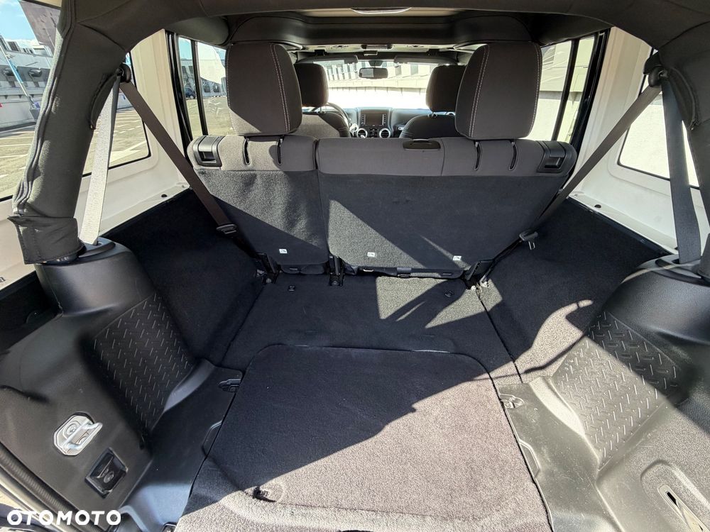 Jeep Wrangler 3.6 Unlim Rubicon - 18
