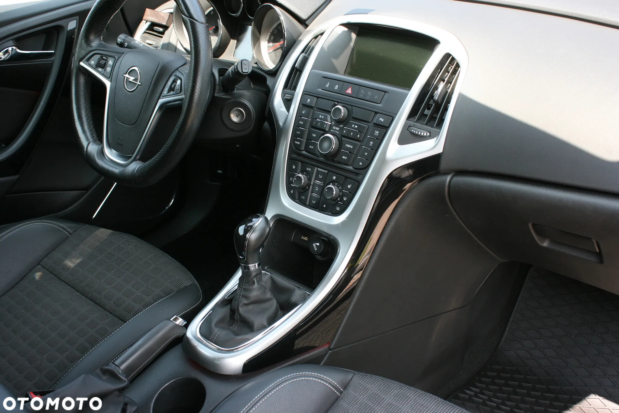 Opel Astra IV GTC 1.4 T Sport - 29