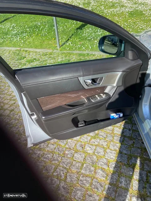 Jaguar XF 2.7 D V6 Premium Luxury - 14
