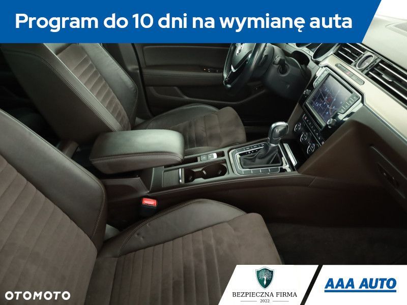 Volkswagen Passat - 8
