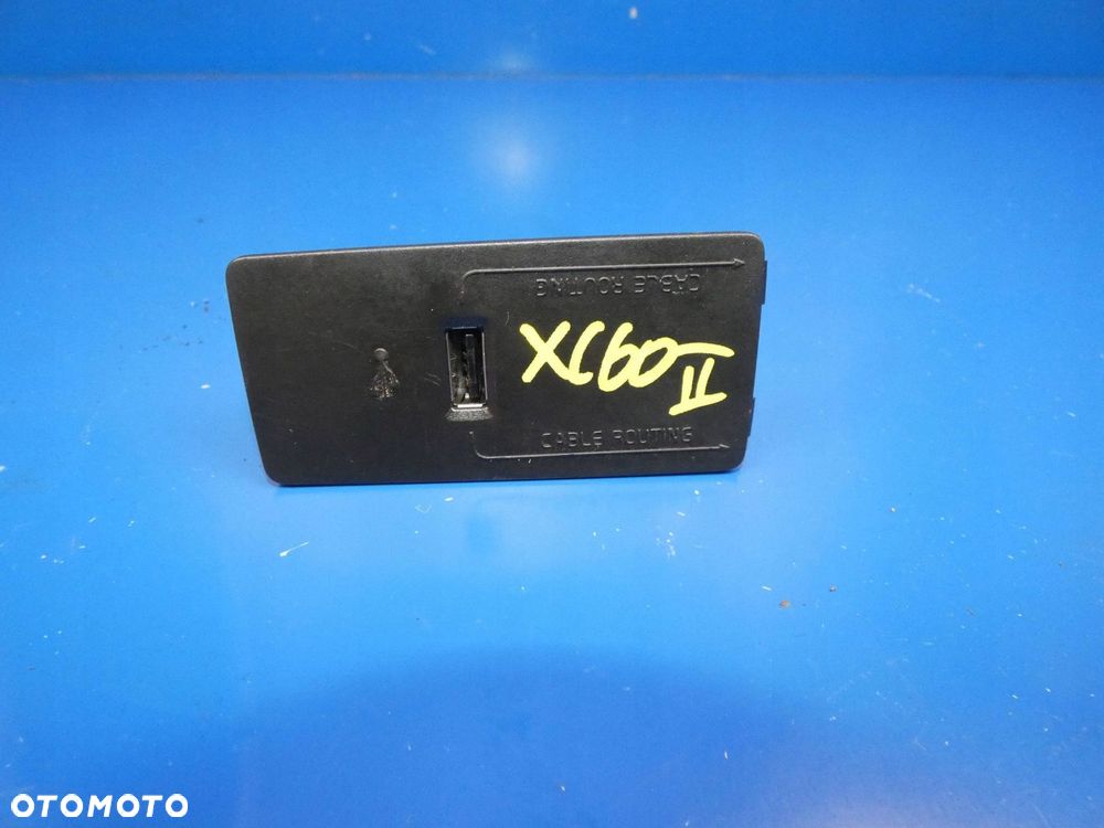 VOLVO XC60 II 17- XC90 II V90 S90 V60 II GNIAZDO USB ZŁĄCZE - 1