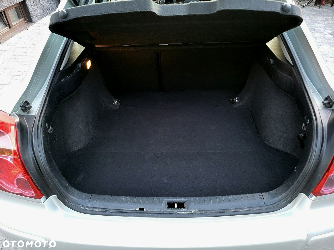 Toyota Avensis - 16