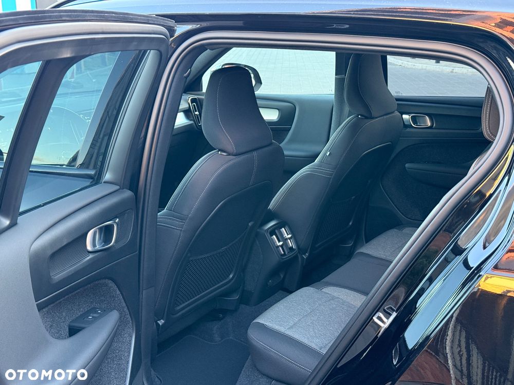 Volvo XC 40 B5 B AWD Momentum Pro - 27
