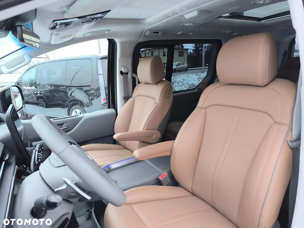 Hyundai Staria 1.6 T-GDI HEV Luxury - 11