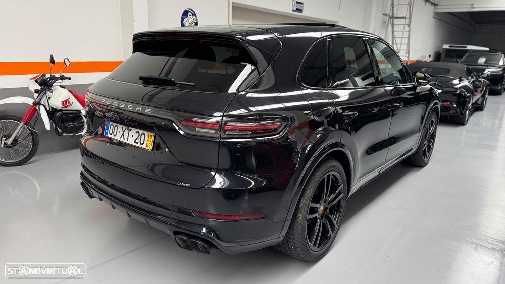 Porsche Cayenne Turbo - 1