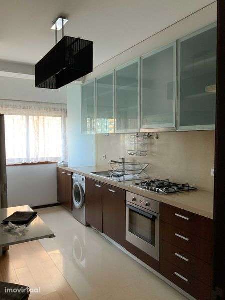 Apartamento T3 mobililado com garagem fechada para 2 viaturas. - Grande imagem: 4/12