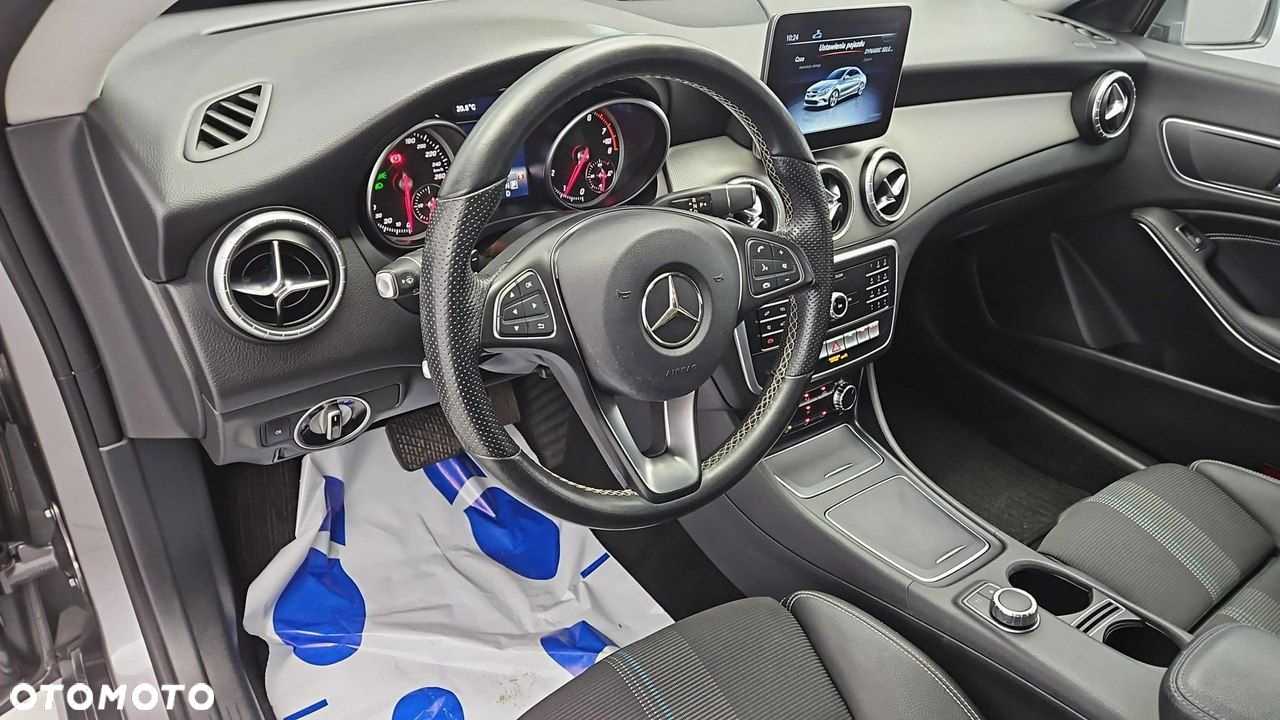 Mercedes-Benz CLA 180 7G-DCT Urban - 9