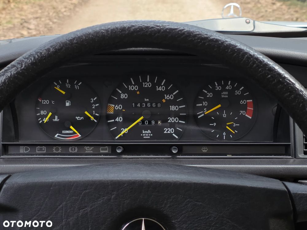 Mercedes-Benz W201 (190) - 21