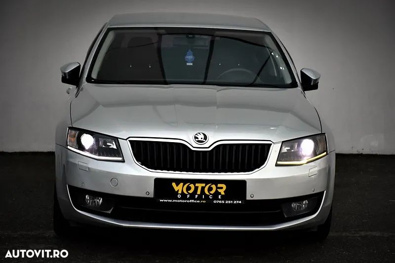 Skoda Octavia 2.0 TDI DSG Style - 2