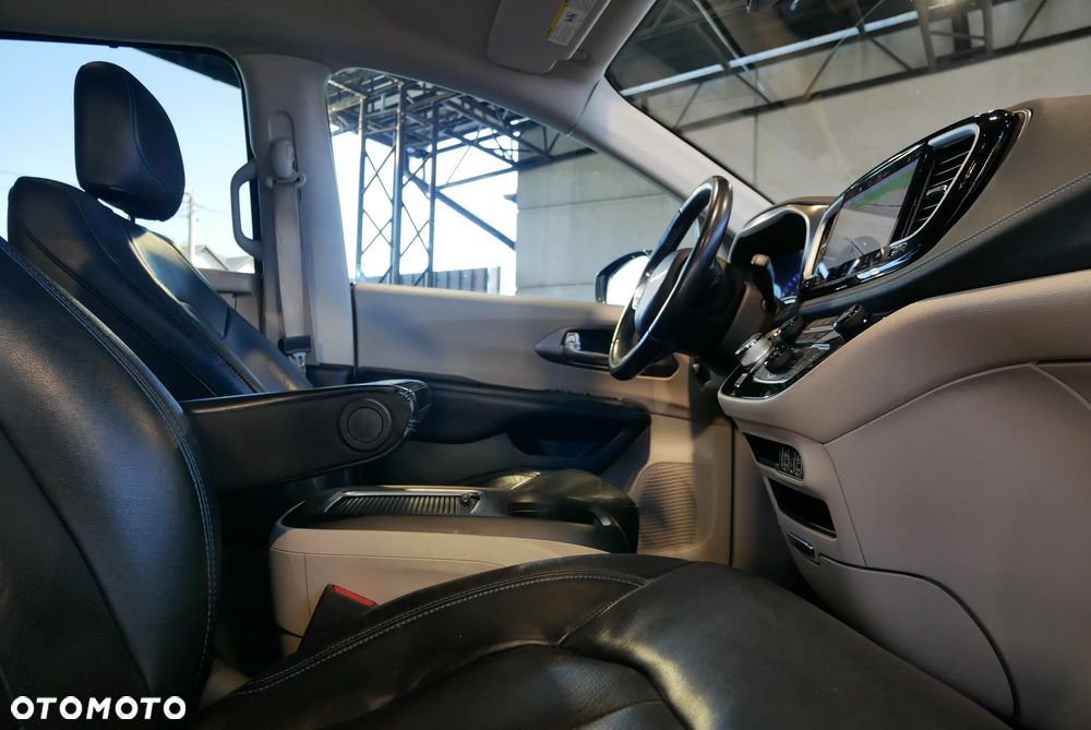 Chrysler Pacifica - 26