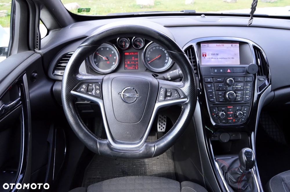 Opel Astra IV GTC 2.0 CDTI Bi-Turbo S&S - 15