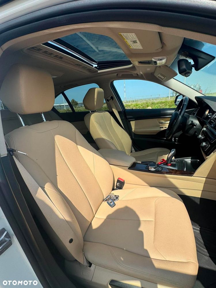BMW Seria 3 320i xDrive - 12