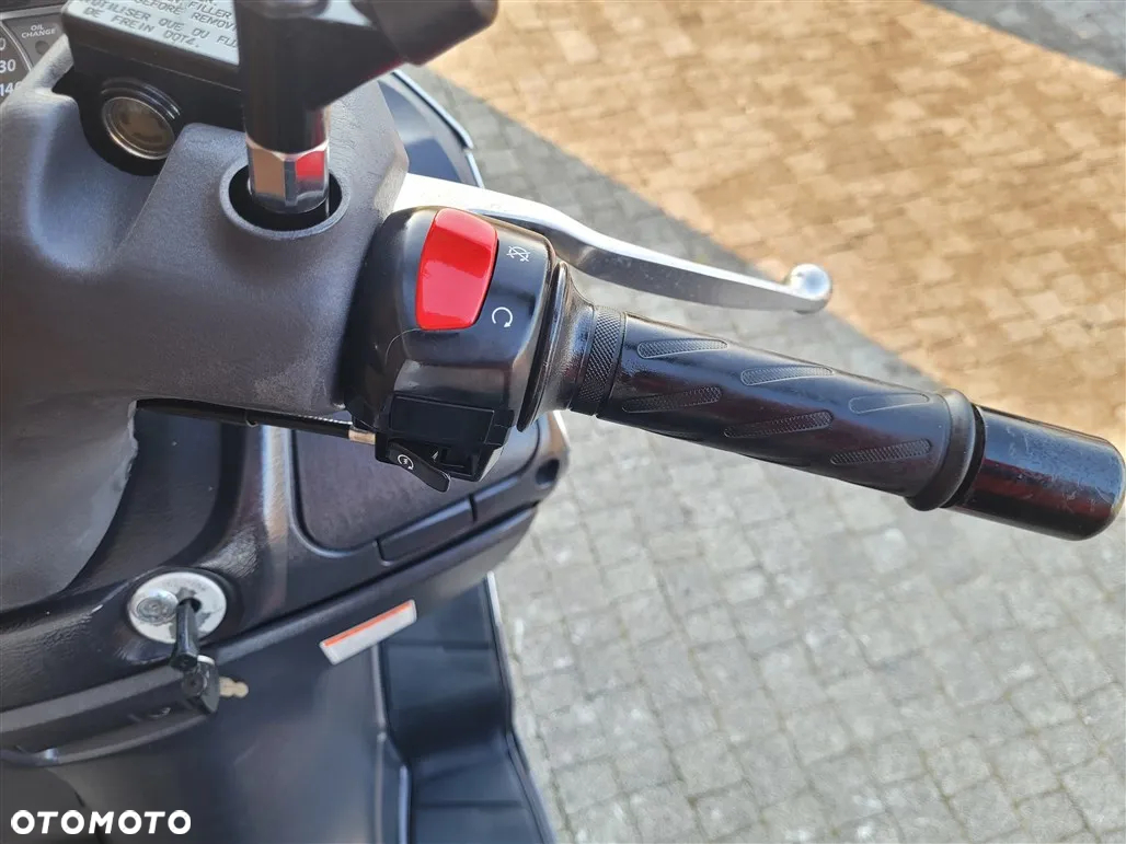 Suzuki Burgman - 23