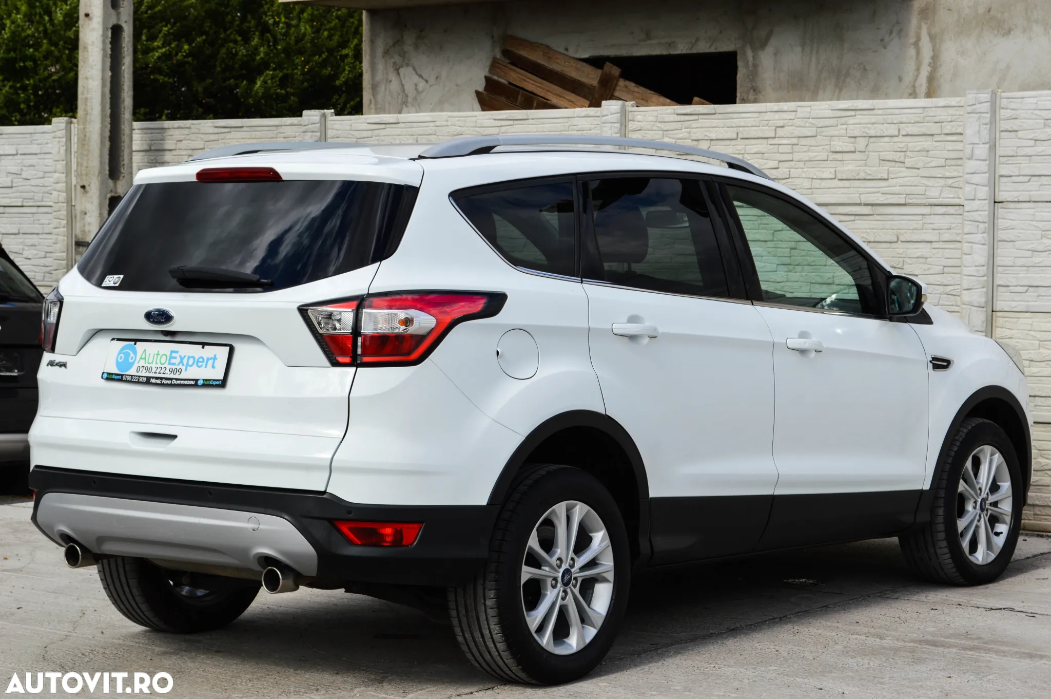 Ford Kuga 2.0 EcoBlue Aut. 4x4 TITANIUM - 4