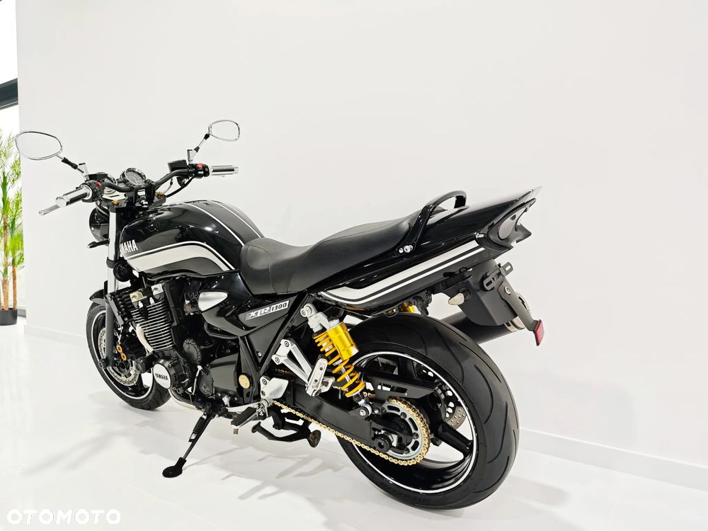 Yamaha XJR - 14
