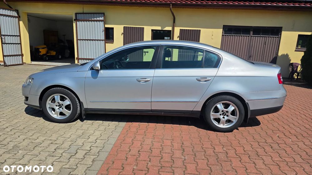 Volkswagen Passat - 1