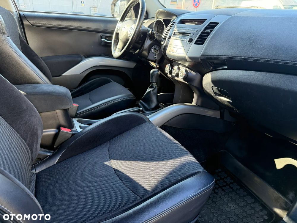 Mitsubishi Outlander 2.0 Intense 2WD - 10