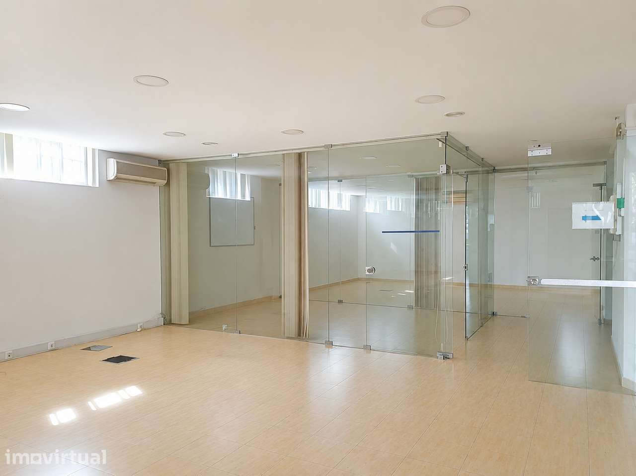 GARAGEM DE 234 M² TRANSFORMADA EM ESCRITÓRIO NO BAIRRO AFONSO COSTA - Grande imagem: 4/4